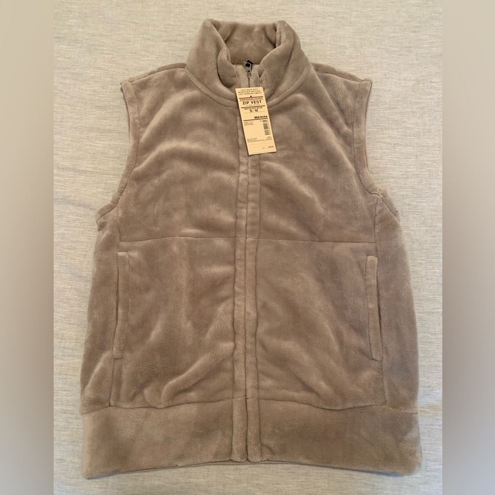 Brand New MUJI Men’s Warm Wearable Blanket Zip Vest Light Beige
